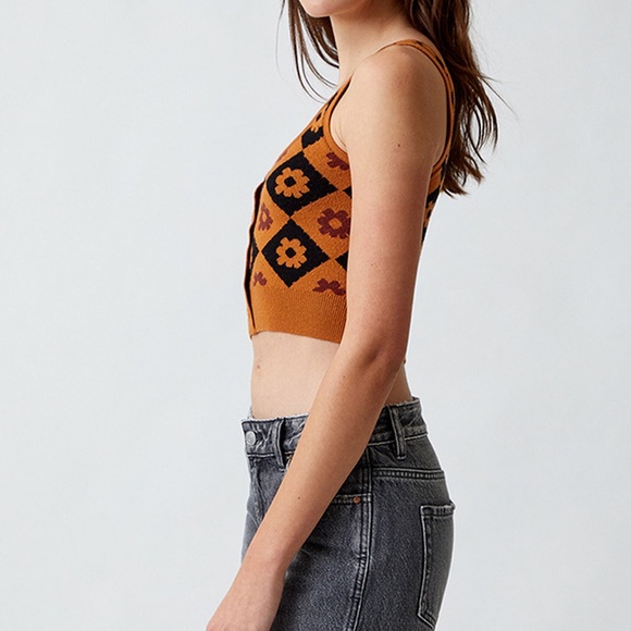 Super adorable LA hearts crop sweater top - Picture 3 of 5